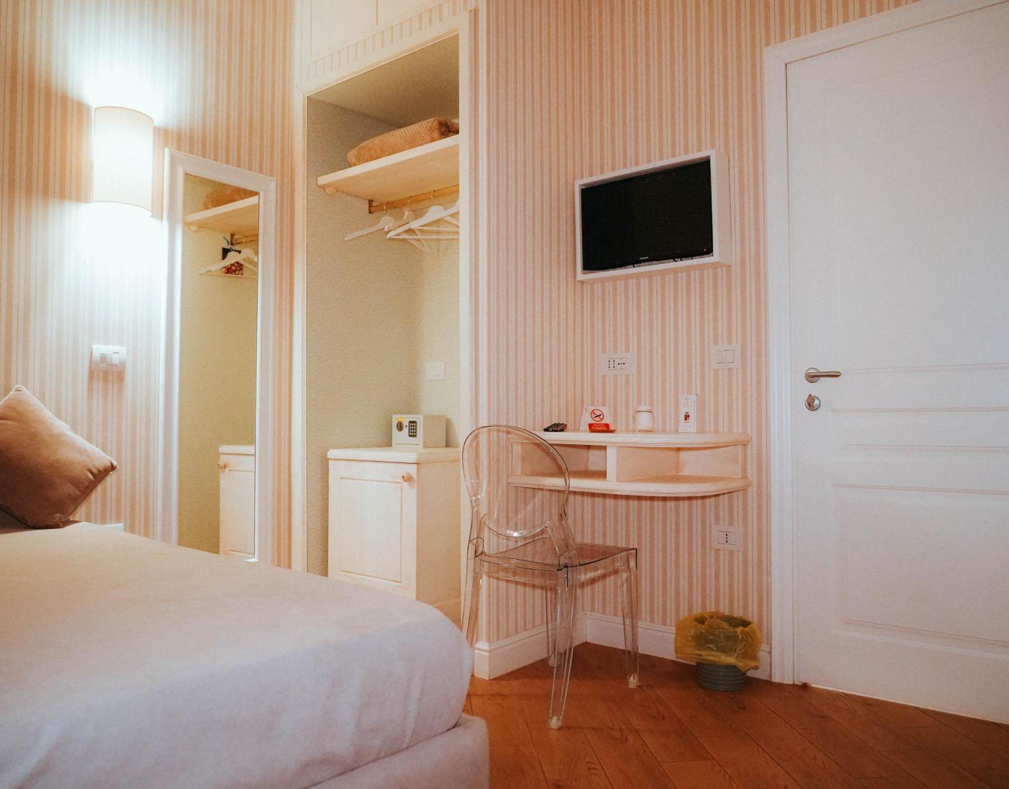 Florita Napoli Hotel Buitenkant foto