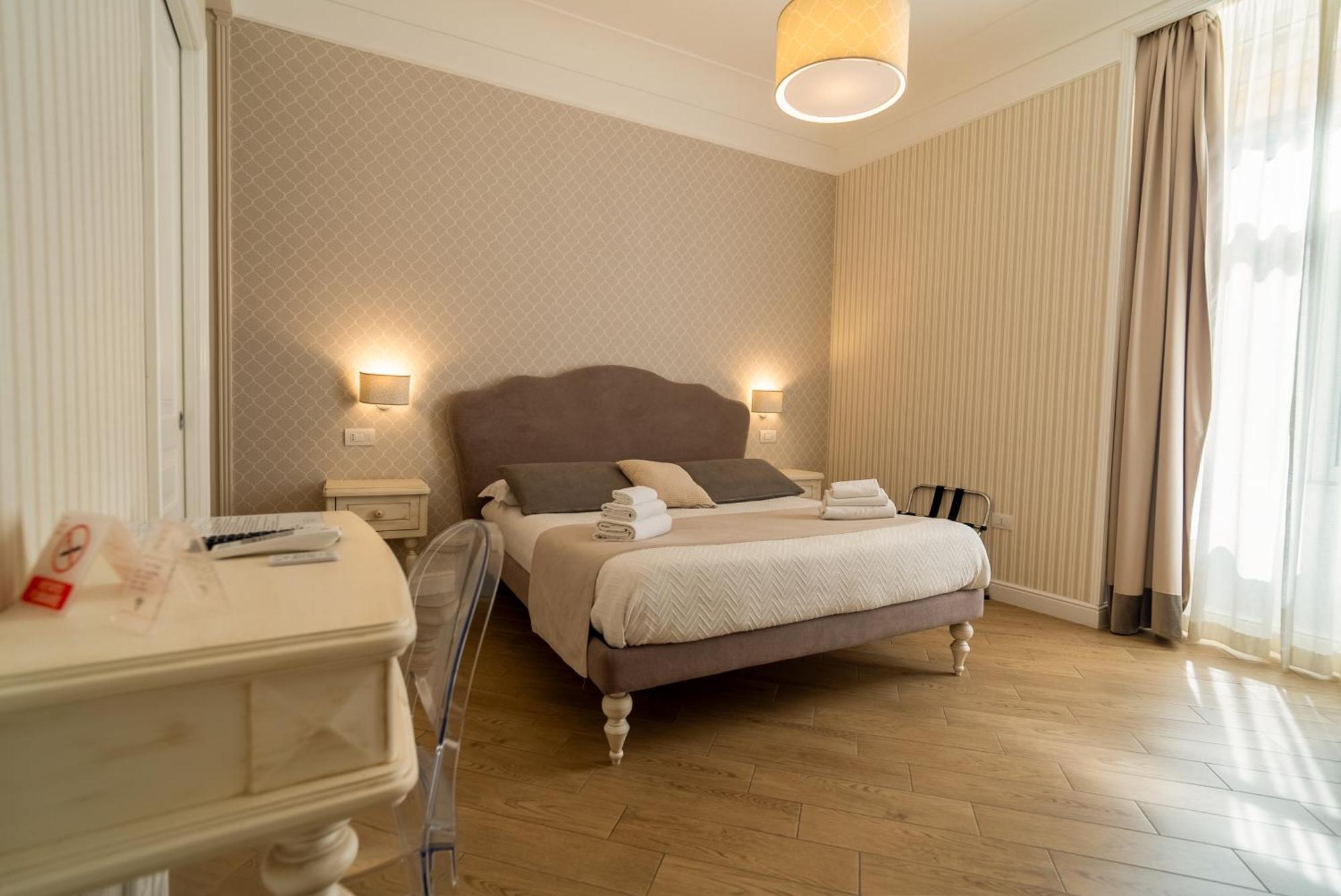 Florita Napoli Hotel Buitenkant foto