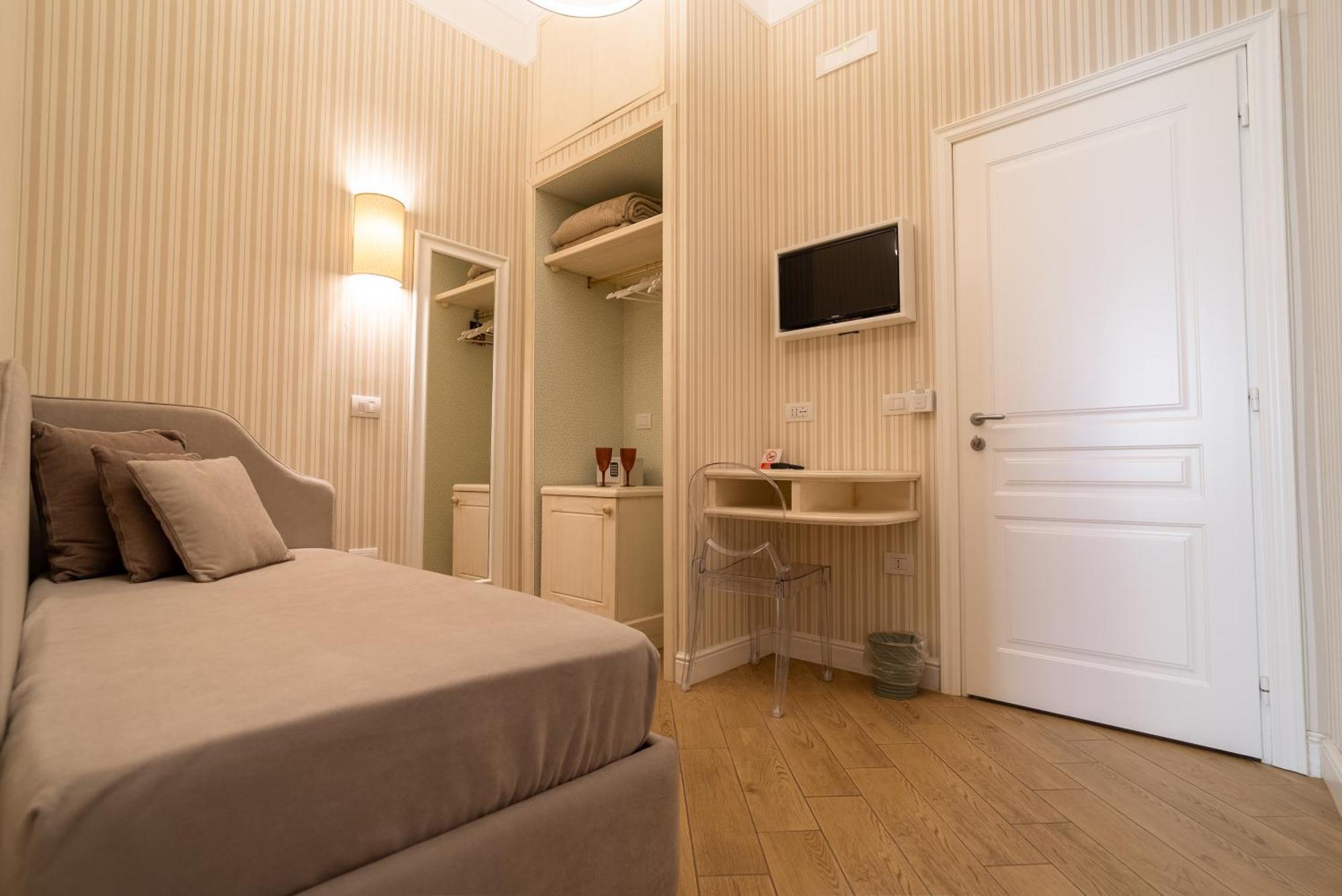 Florita Napoli Hotel Buitenkant foto